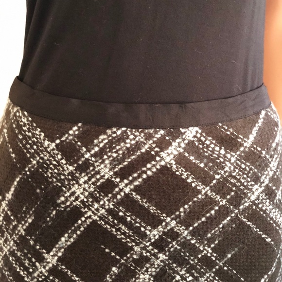 Liz Claiborne wool LIKE plaid skirt.  Fully lined - Picture 4 of 5